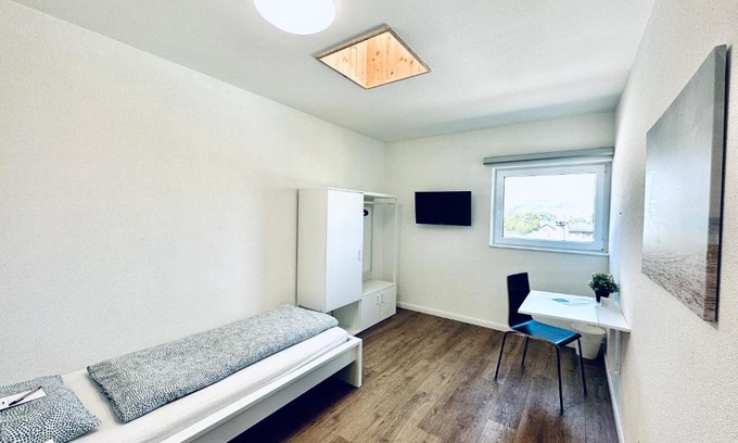 Deitingen Apartamento | Monteurzimmer - Worker's accommodation - ZIMMERzuVERMIETEN in Deitingen Industriestrasse