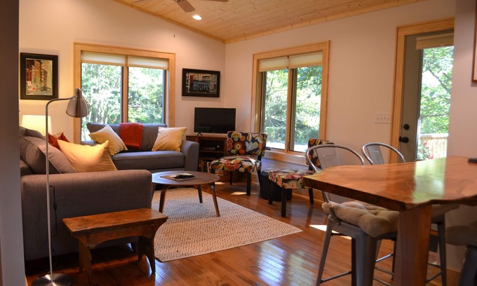 Historic Montford Casa | Montford Urban Treehouse