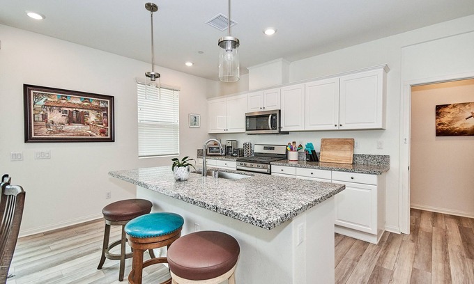 Upland Condominio | Month~2022 Built~Bedrooms Upstairs~Walk 2 Mall~讲中文