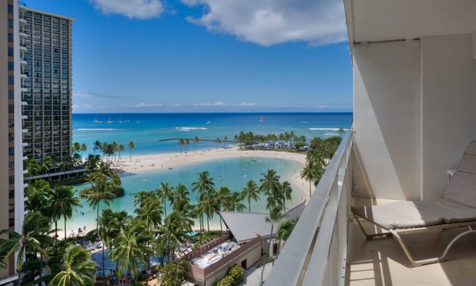 Waikiki Condominio | Monthly Ilikai 1142 Ocean/Lagoon/ King Bed, Sofa Bed