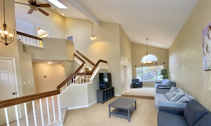El Sobrante Casa | Monthly Rental Big 4br/3ba with vaulted ceilings