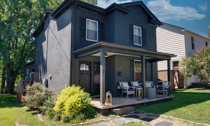 Belmont Casa | Montrose Manor- In the heart of Belmont!