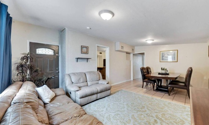 Temple Crest Casa | Montu's Landing! Rare Find 6 Bedroom House at Busch Gardens! Sleeps 15!