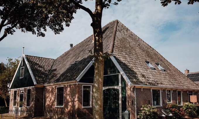 Twisk Casa | Monumentale stolpboerderij voorzien van alle gemakken van nu!