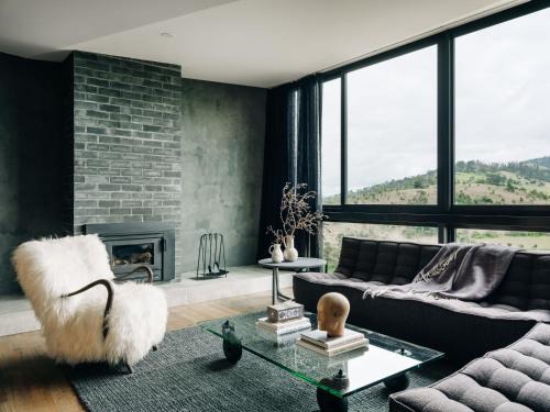 Richmond Casa | Moody Luxury Home in the Wine Region