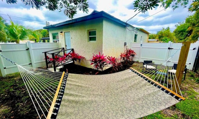 Victoria Park Apartamento | Moody Stoody-O Near Las Olas Beach & Holiday Park