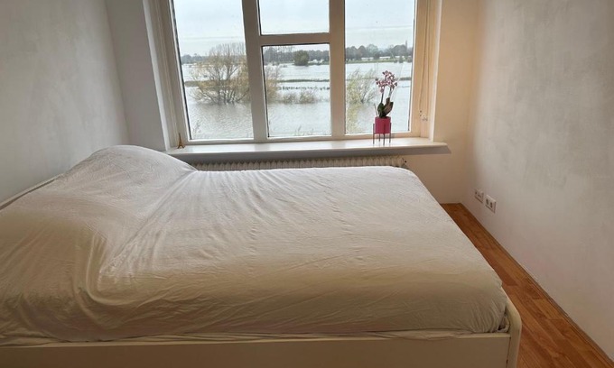 Municipality of Olst-Wijhe Cama Y Desayuno | Mooie kamer uitzicht op de ijssel/ Nice room with beautiful view of the Ijssel river