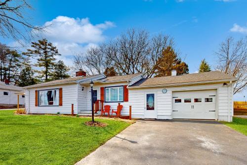 Auburn Casa | Moon Rise House on the Finger Lakes