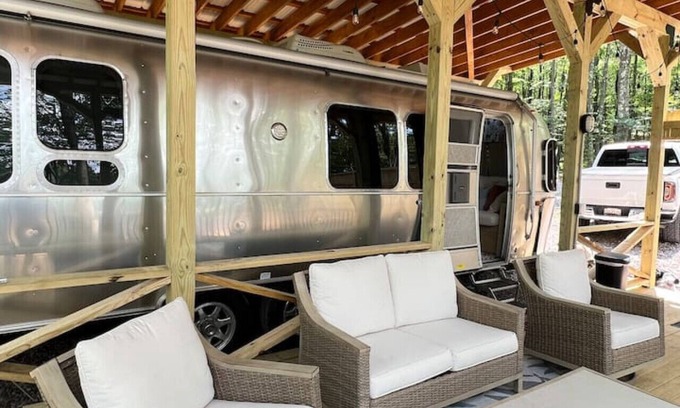 Crellin Casa | “Moonbeam” (Airstream)