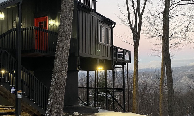 Chalet Village Chalet De Esquí | MoonDancer Chalet - Surreal views of Mt. LeConte /Downtown Gatlinburg 2BR/2BA
