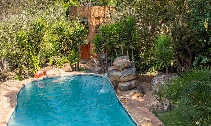Greater Johannesburg Metropolitan Area Cabaña | Moonflower Cottages