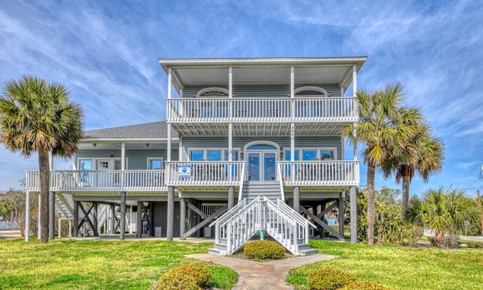 Long Bay Estates Casa | Moonlighting Whole House - Eight Bedroom Eight Bath Home w/pool
