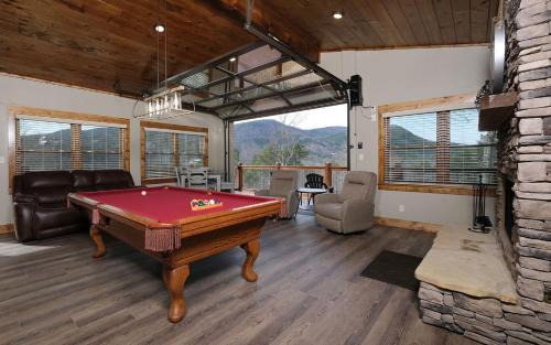 Gatlinburg - Pigeon Forge Villa | Moonlit Lodge