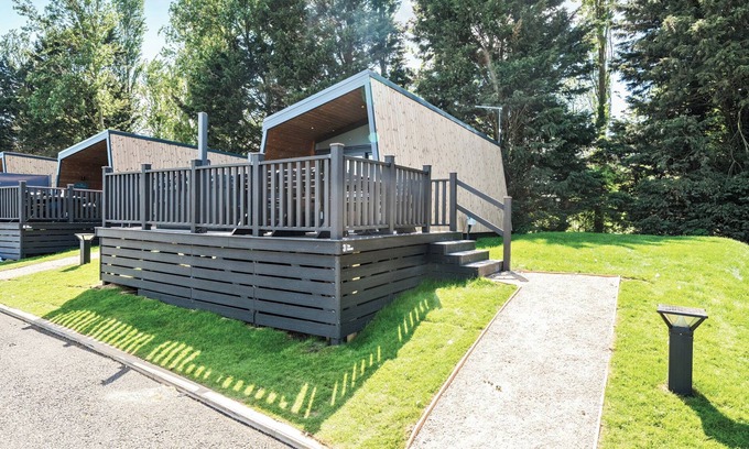 Great Billing Cabaña | MOONLIT SKYLIGHT LODGE - BILLING AQUADROME in Billing Aquadrome Holiday Park