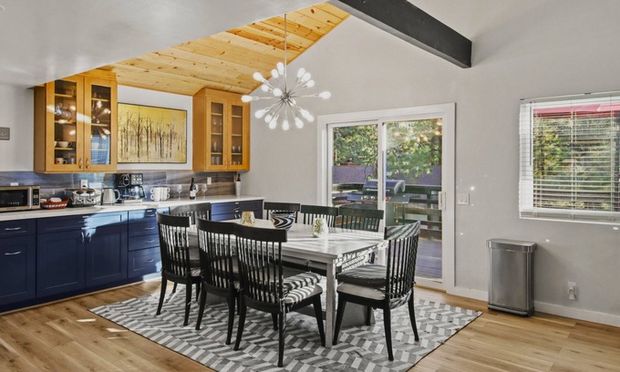 Moonridge Chalet De Esquí | Moonridge Chalet w/Hot tub retreat +Games+ Mountain views +Ski Resort big bear