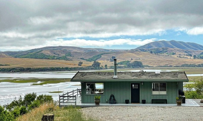 Inverness Casa | Moonrise | Charming Retreat w/ Privacy & Lake View