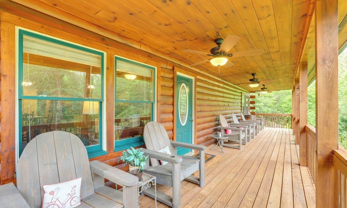 Lake Lure Cabina | 'Moonshine Manor' Cabin w/ Hot Tub, Near Lake Lure