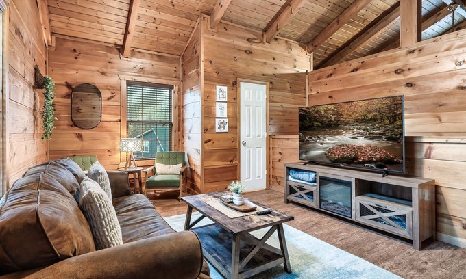 Gatlinburg Chalet De Esquí | Moonshine Ridge- 5.5 Miles to Smokies!
