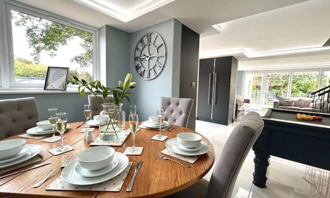 Norwich Casa | Moonsticks, Modern & Well Presented 5 Bed House