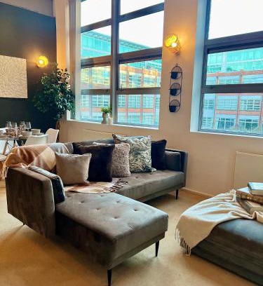 Birmingham City Centre Apartamento | MoonStone Loft -Wyndale -1BR W/Private Parking