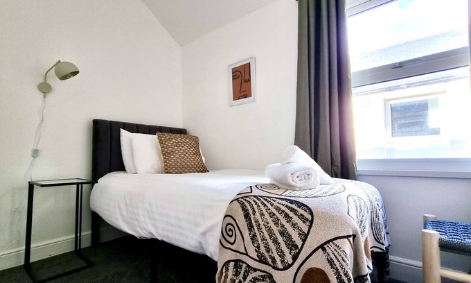 Splott Casa | Moorland House by Switchback Stays