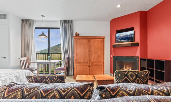 Park City Apartamento | Moose Mgmt at Stillwater 3005: Mountain View-Pool-Gym-Parking-High-speed WiFi