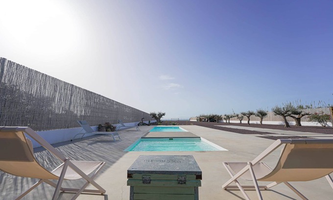 El Toyo Casa | Moott Homes Suites Villa Costacabana