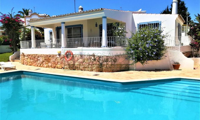 Guia Villa | Azul Villa en zona de Guia