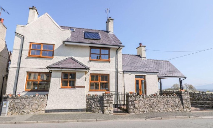 Newborough Casa | Morannedd