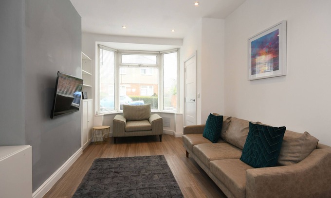 Chesterfield Casa | Morden house close to City centre & The Peaks