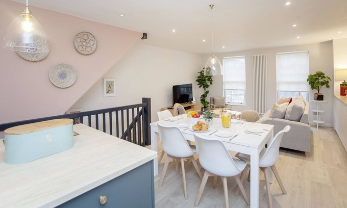 Upper Town Casa | Morford Mews House - stylish renovated mews house