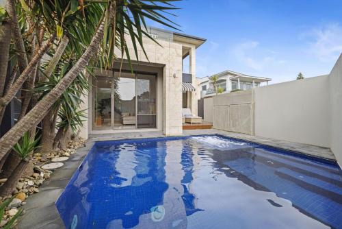 Mornington Casa | Mornington Beachfront Bliss - Pool, Spa & Rooftop Sunsets