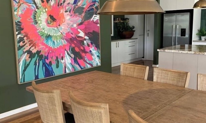 Balnarring Casa | Mornington Peninsula Escape. Tennis Court, Swimming Pool & Spa