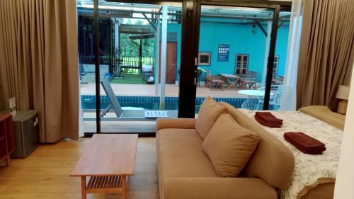 Kamphaeng Saen Casa | Morocco Blue cafe by Chilong River Farm Resort