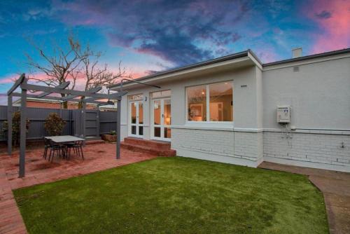 Cumberland Park Casa | Morris and Eaton Cottages - 3BR WiFi Parking