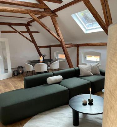Uerzig Apartamento | Mosel-Charm - Urige Dachgeschosswohnung - 3 Schlafzimmer für 6 Personen - Liebevoll renoviert & gemütlich