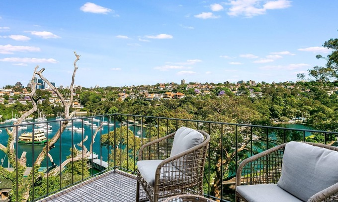 Mosman Apartamento | Mosman Bay - MOS17 - Mosman Street - Bright 1BR with Balcony Sparkling Mosman Bay Views Near Ferry Cafes