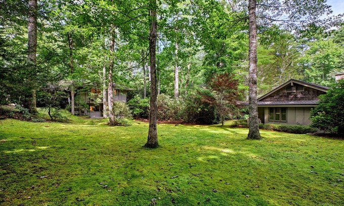 Cashiers Cabaña | Moss Cottage - a 3 bedroom, 3 bathroom High Hampton property with mountain views