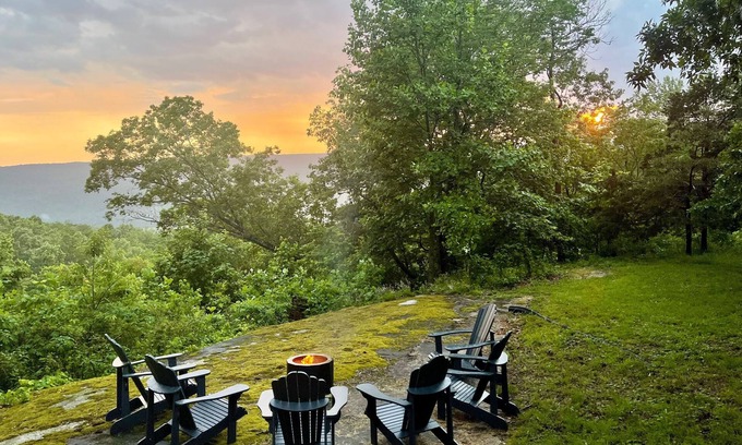 Altamont Cabina | Mossy Falls Cabin | Outdoor Hot Tub & Fire Pit!