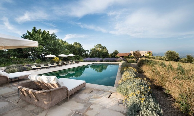 Montelaguardia Casa | ¡La propiedad de alquiler más exclusiva de Italia! Castillo privado de 8 habitaciones con personal completo