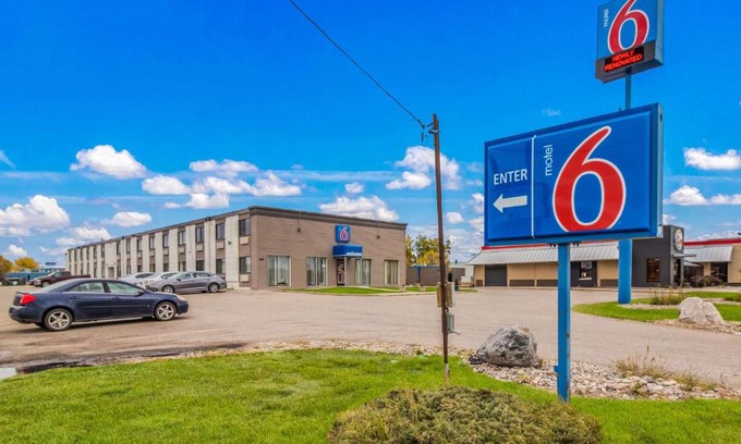 Fargo Hotel | Motel 6-Fargo, ND - West Acres - North Fargo