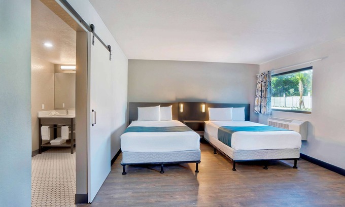 River Oaks Hotel | Motel 6 Fort Lauderdale, FL
