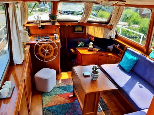 Amsterdam South Alquiler De Eote | Motor Yacht Amstelle