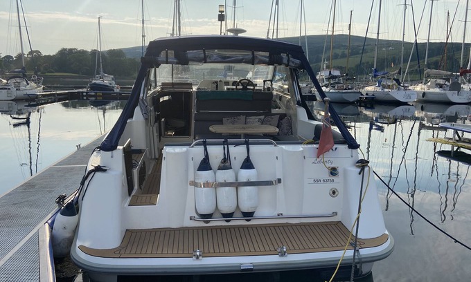 Port Bannatyne Alquiler De Eote | Motor Yacht on Isle of Bute. Ideal for couples, or families. In Marina.