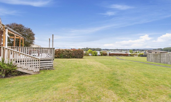 Motuoapa Casa | MOTUOAPA RISE - MOTUOAPA HOLIDAY HOME, pet friendly in Motuoapa