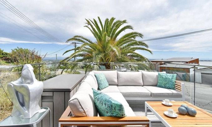 Mount Pleasant Casa | Mount Pleasant Ocean Views 3 bedroom with bathtub