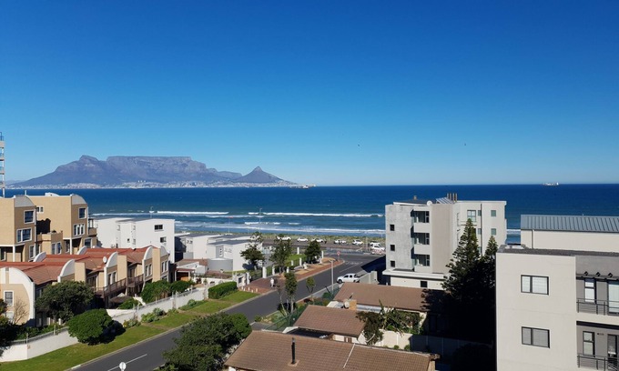 West Beach Apartamento | Mountain and Oceanview at Blouberg