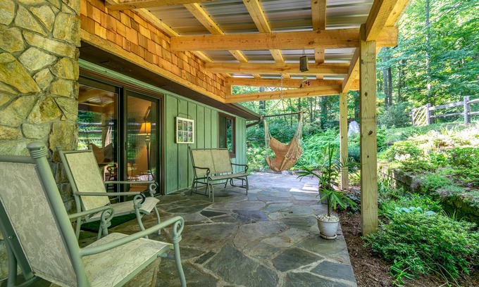 Hendersonville Cabaña | Mountain Art Cottage in WNC between downtown Hendersonville and Dupont trails