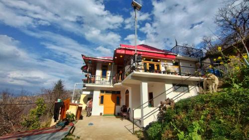 Kumharsain Apartamento | Mountain Bliss - 2BHK Apartment