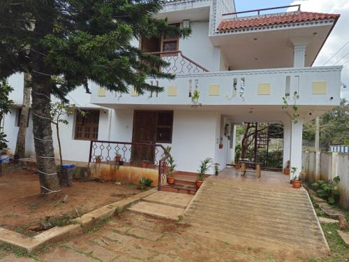 Yelagiri Complejo | Mountain Breeze